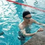 Lire la suite à propos de l’article Natation : Equipement et accessoires indispensables pour une Pratique Régulière.